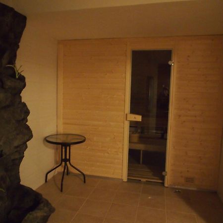 Penzion A Restaurace U Hroznu Velke Bilovice Bagian luar foto