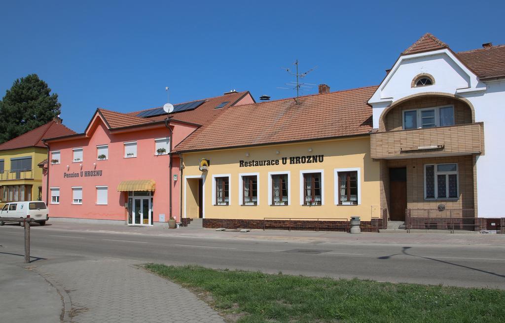 Penzion A Restaurace U Hroznu Velke Bilovice Bagian luar foto