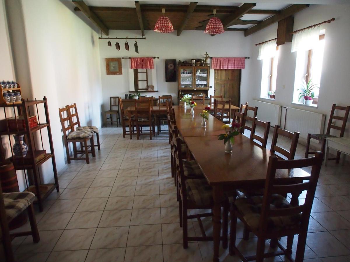 Penzion A Restaurace U Hroznu Velke Bilovice Bagian luar foto